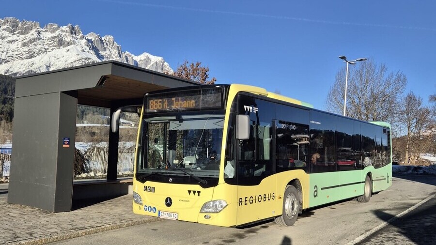 VVT-Bus vor Wildem Kaiser
